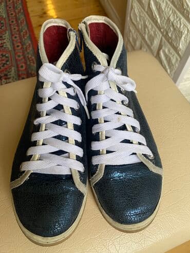 32 razmer: Yaxşı vəziyyırdədir. 33 razmerdi — 3