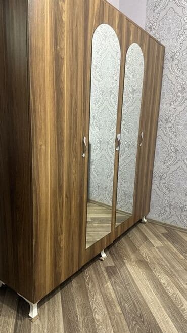 istehsal üçün yer axtarıram: İşlənmiş, Qarderob, paltar dolabı — 1