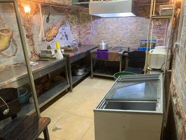 arenda kafelər: Nəsimi rayonu,Azadliqla Inqilab kucesinin kesişmesinde yerlesen,9 — 2