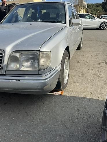 w124 arxa stop: Mercedes-Benz E-Class W124 sedan - Kuzov: 4 qapılı sedan, gümüşü rəng — 2