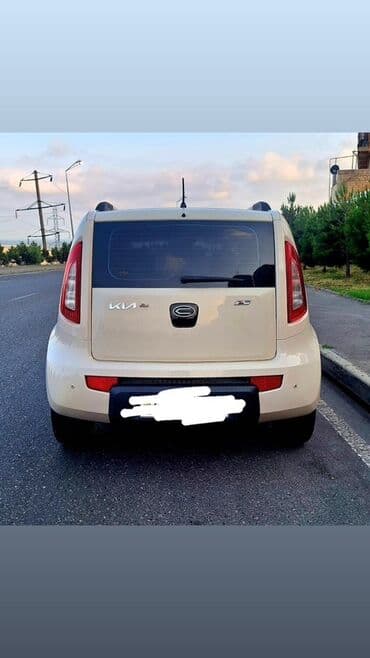kia ceed: Kia Soul: 1.6 l | 2009 il Krossover — 7