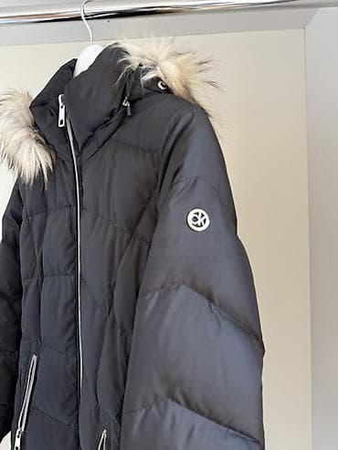 qış papaqları: Qadınlar üçün qış palto/kurtka - Rəng: qara - Uzun model, qapitone — 2