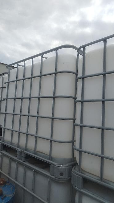 sud separatoru: IBC konteyner (1000 litr) - Həcm: təxminən 1000 L - Material: qalın — 1