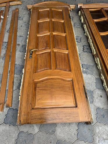 Входные двери: Şabalıd agacından qapilar 7 denedi .zamoku tacı ramkası ile birlikdə — 2