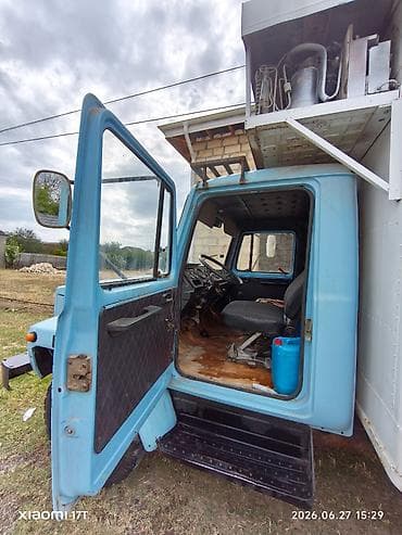 QAZ : 4.2 l | 1993 il 195850 km Universal — 8