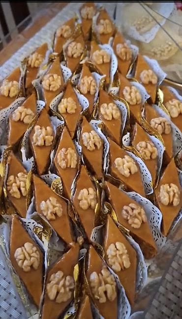 Paxlava şekerbura badambura qogal ve diger şirniyyatlar Hem Xoncalar lalafo.az -da Paxlava şekerbura badambura qogal ve diger şirniyyatlar Hem Xoncalar