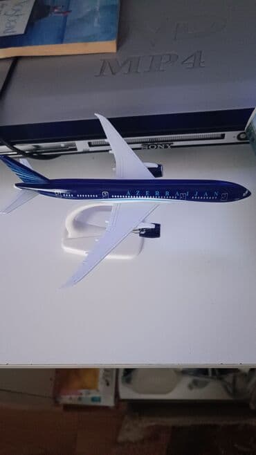 светящийся spinner (спиннер): Samalyot işıqlı suvenir hem tokla hem batareya ilə işləyir.rengleri — 6