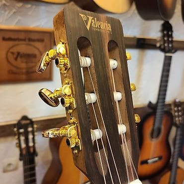 gitara cexolu: Klassik gitara Valencia VA434CSB Simlərin sayı: 6 Üst:Sitka Spruce — 3