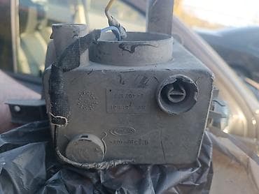 Bu, avtomobillər üçün nəzərdə tutulmuş fənərdir. Fənərin korpusu boz