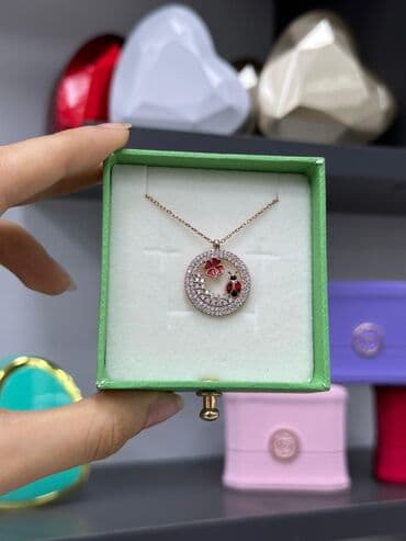 qadınlar üçün strazlı papaqlar: Zərif qadın boyunbağıları – müxtəlif dizayn seçimləri - Model 1 — 3