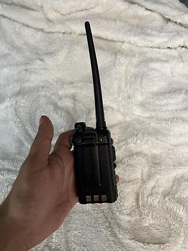Baofeng UV-5R əl radiostansiyası - İki diapazon: VHF/UHF (136–174 MHz — 9