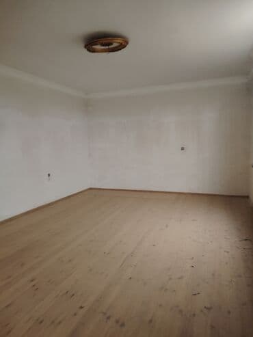 2 ci mikrorayon satilan evler: Satış üçün həyət evi - Bir mərtəbəli, dördbucaqlı planlı fərdi — 2