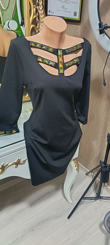 купить вечернее платье в баку: Qırmızı don - Rəng: parlaq qırmızı - Dizayn: dördkünc dekolte, ön — 5