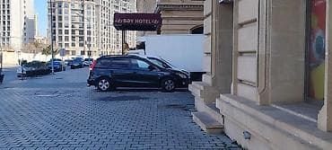 Продажа авто: Hyundai i30 CW, qara rəngli universal kuzov. Xüsusiyyətlər: - Kuzov — 4