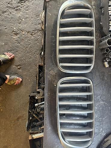 bmw 528: BMW “kidney” radiator barmaqlıqları (sol və sağ cütlük) - Orijinal — 2
