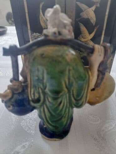 Çin keramika fiquru – Daşıyıcı kişi. 1950–1970-ci illər Ənənəvi Çin