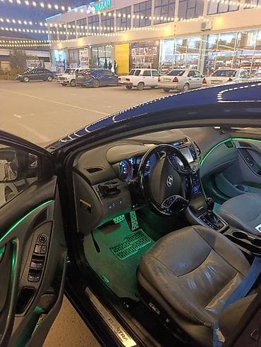 hyundai accent 2018 1.6: Hyundai Elantra sedan - Kuzov: dərin mavi rəng, idman üslublu ön və — 7
