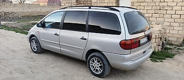 yan guzguler: Volkswagen Sharan miniven - Kuzov: gümüşü rəng, 5 qapı, relslərlə dam — 2
