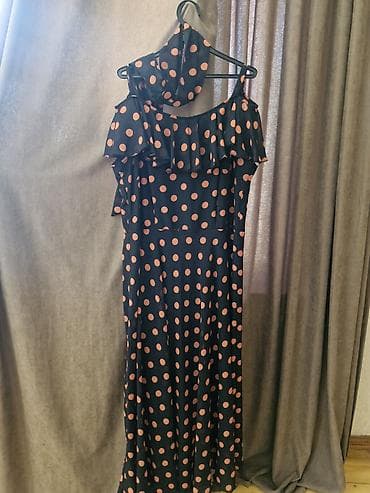 Qara rəngdə, somon/şaftalı tonlarında iri xaçalı (polka dot) naxışlı — 1