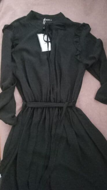 düz don modelləri: Qara rəngli qadın paltarı - Stil: Klassik və zərif kəsim, beldən — 1