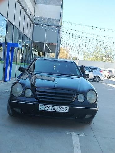 Mercedes-Benz E-Class: 3.2 l | 2002 il Sedan