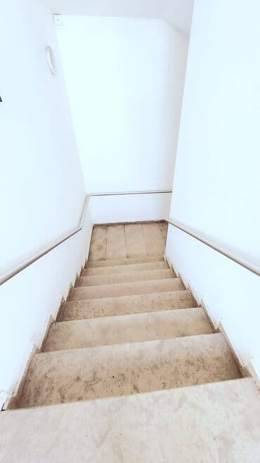 qəbələ kirayə evlər günlük: İcareye verilir. Göyçay ş. tam mərkəzdə çox əla yerdə 3 mərtəbə + — 12