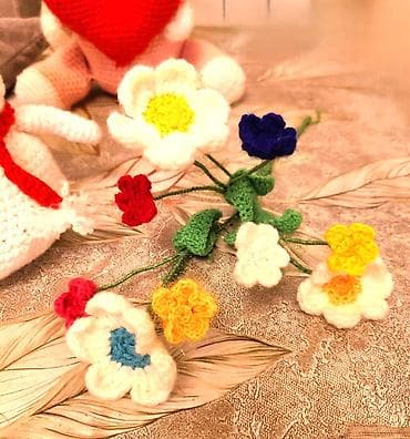 sirga gulu: Əl işi toxuma çiçək dəstəsi - Material: yumşaq akril ip, məftilli — 1