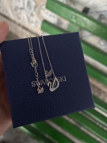 Boyunbağılar: Boyunbağı, Swarovski, Ünvandan götürmə — 2