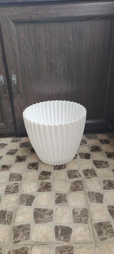 gul: Ağ rəngli dekorativ plastik güldanlar (2 ədəd) Hundurluyu biri 47 sm — 6