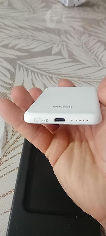 iphone aux kabel: Powerbank < 5000 mAh — 3