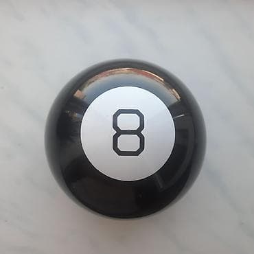Magic 8 ball oyuncaq