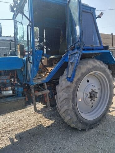 belarus traktor: Mavi rəngli Belarus traktoru təsərrüfat işləri üçün ideal bir — 3