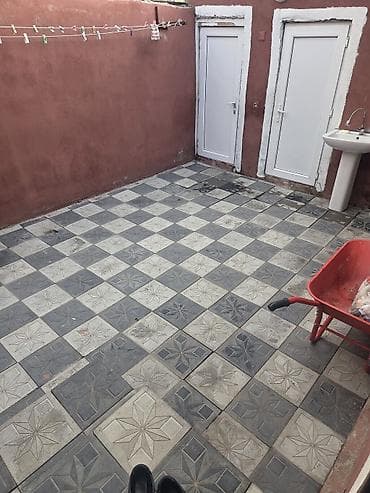 3 otaqlı evler: 2 otaqlı həyət evi - Plan: 2 otaq, mətbəx və sanitar qovşağı (həyətdə — 6