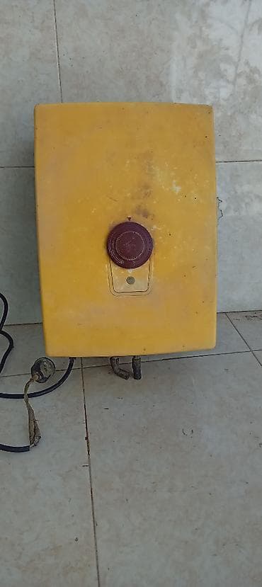 kombi fan matoru: Sovet dövrünə aid elektrikli su qızdırıcısı (divara asılan tip). - — 1