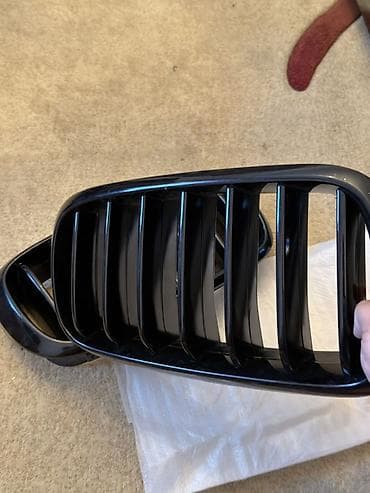 BMW X5 F15 üçün radiator barmaqlığı parlaq qara Originaldır Üstden
