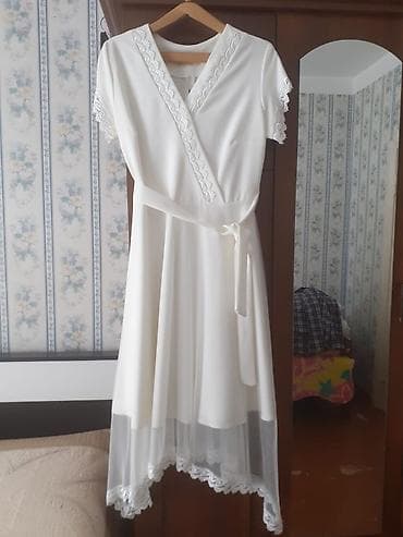 Ağ rəngli zərif qadın paltarı - Model: sarafan/kimono üslubunda — 1