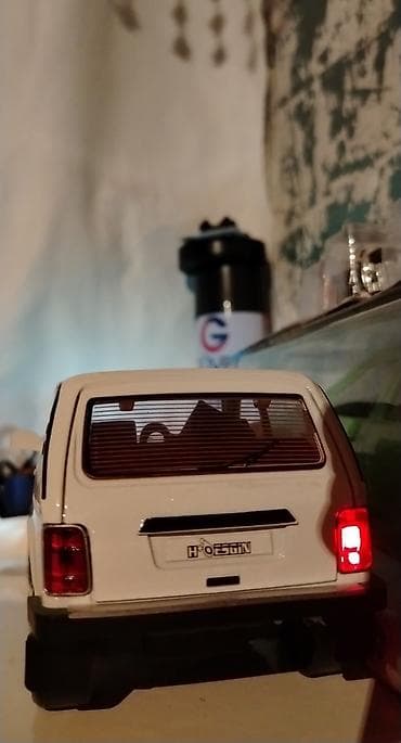 Спорт и хобби: RC model avtomobil – LADA Niva (1:24 təxmini miqyas) - Korpus: ağ — 1