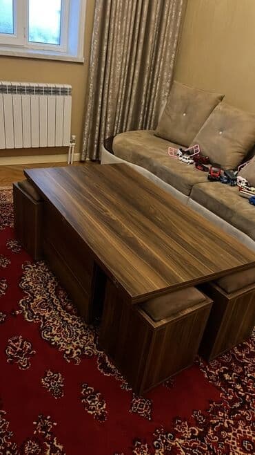 Matraslar: Qonaq otağı üçün mebel dəsti Tərkibi: - Böyük bufet-vitrin: taxta — 3