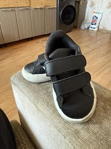 usaq botlari: Rəng - Qara Krossovkalar, Adidas, Ölçü: 21, Uniseks — 2