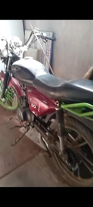 Moped/motorsiklet – 80 cc - Həcm: 80 kub (üzərində “50” qeyd olunub)