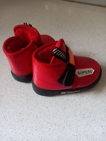 atlas parcadan donlar: Uşaq ayaqqabısı – qışlıq, qalın içlikli - Rəng: Parlaq qırmızı, qara — 2