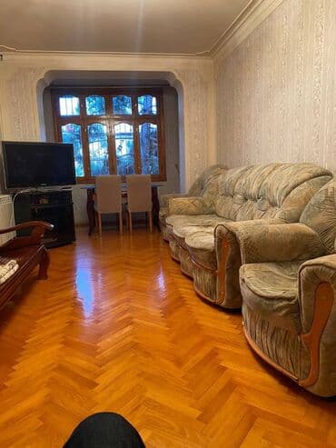 bina az musfiq qesebesi kohne tikili: Bakixanov gesebesi(Razin),252 nomreli mektebin yanı, Leningrad — 12