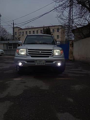 Mitsubishi Pajero: 2 l | 2001 il 259200 km Ofrouder/SUV