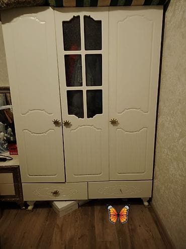 asilqan 35 azn: Dolab 190m unvan Sumqayıt. SAMİRƏ. Е — 1