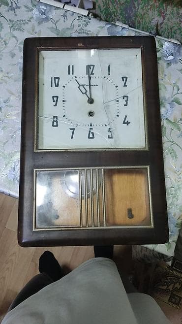 Divar saatları, Mexaniki, Mayatnik