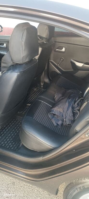 maşın 09: Kia Rio sedan - Korpus: 4 qapılı sedan, tünd qəhvəyi rəng - Kuzov — 8