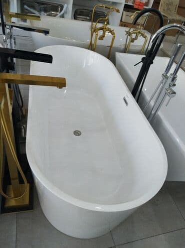 hamam akses: Ağ rəngdə, oval formalı, müasir dizaynlı vanna. Hamam otağına zəriflik — 1
