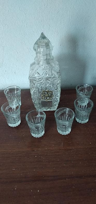Kristal karafa və 6 shot stəkanından ibarət dəst. - Material: qalın