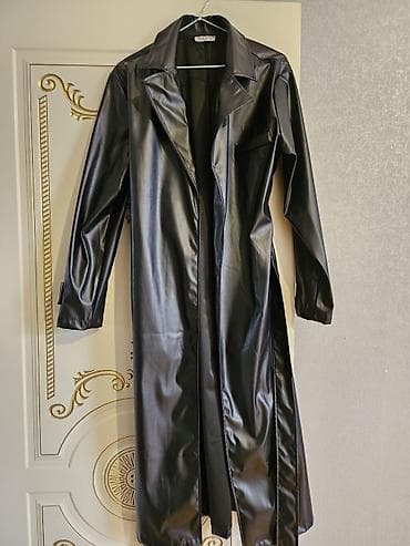 adidas forum: Qadın uzun dərimsi palto/plaş - Rəng: qara, parlaq effektli - Model — 2