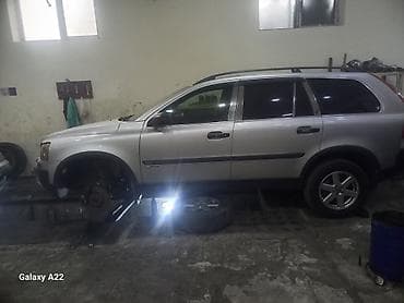 disk r20: Volvo XC90, gümüşü rəng, 7 yerlik tam ölçülü SUV. Əsas xüsusiyyətlər — 7